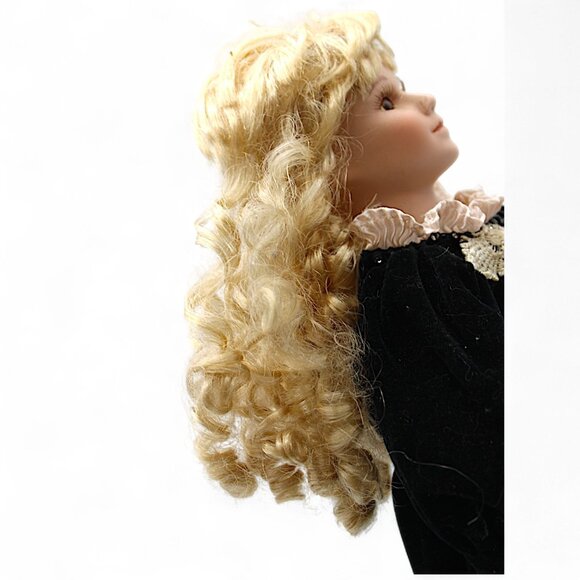 The Anastasia Collection Porcelain Doll "Audrey" Victorian Style - Picture 5 of 8